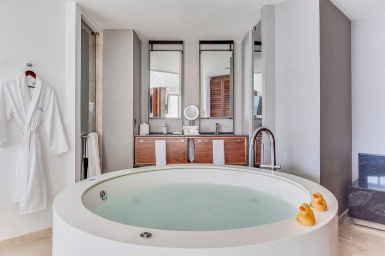 Bathroom 5, Live Aqua Beach Resort Cancun - Adults Only - All Inclusive, Benito Juárez