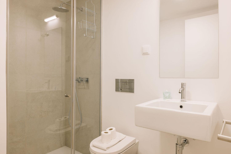 Bathroom 2, City Stays São Lázaro Apartments, Lisbon