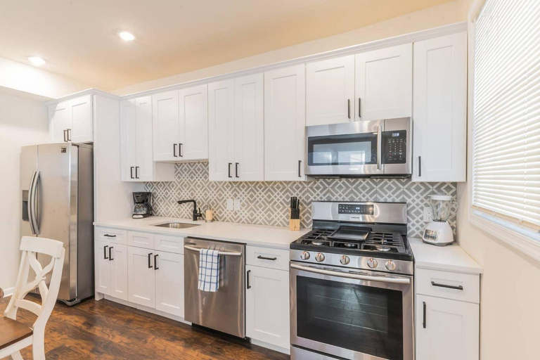 Others 2, 2 Blocks from Beach-Sleeps 16, Atlantic