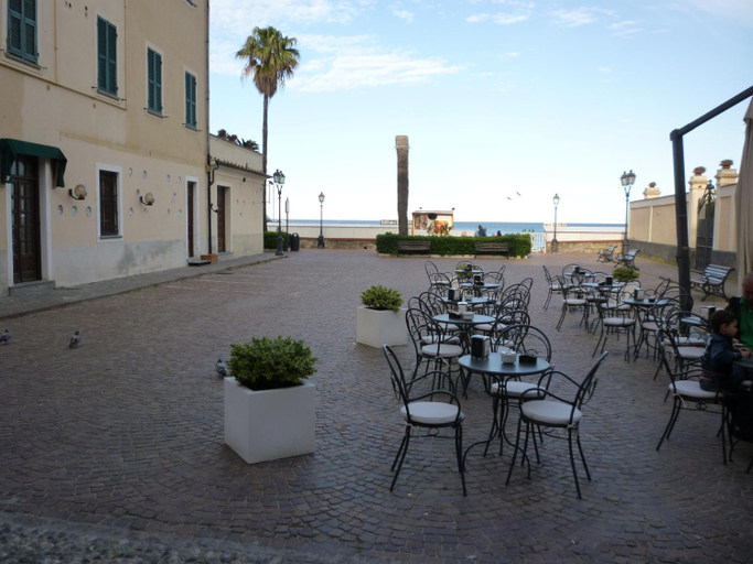 Food & Drinks, Cha Apartment, Savona