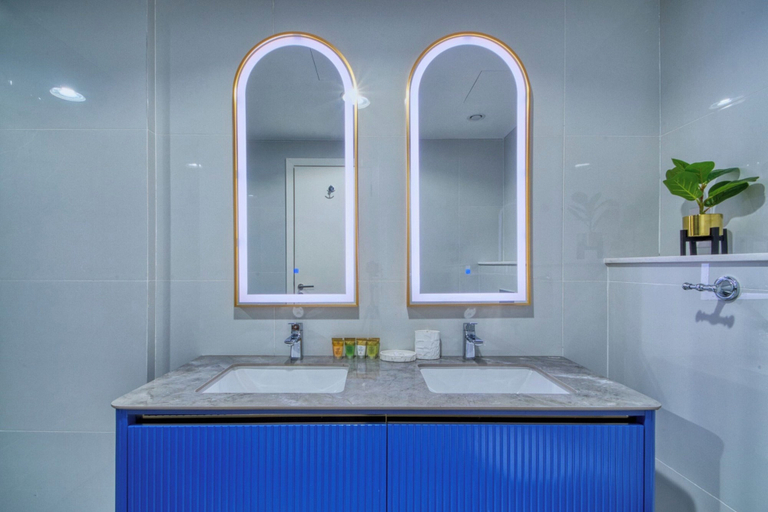 Bathroom 5, GLOBALSTAY. Azizi Royal Bay Apartments, Dubai