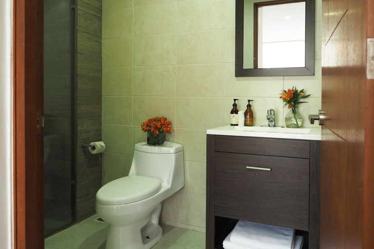 Bathroom, Jardines de Pushkin by The Local Way, Mexico City