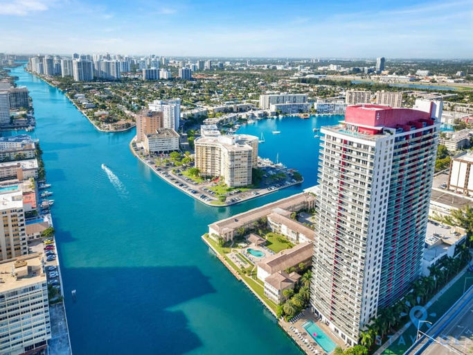 Exterior & Views 1, Tropical Apartment - Balcony - Resort with Pool and Gym, Broward