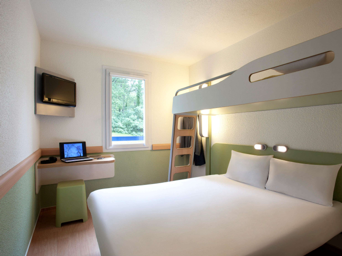 Bedroom 12