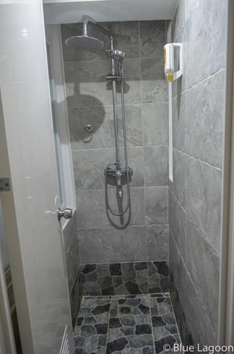Bathroom 4, Blue Lagoon Dive Resort, Puerto Galera