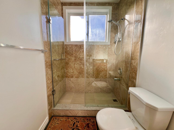 Others 2, Newly Renovated Home in Central Aurora, York