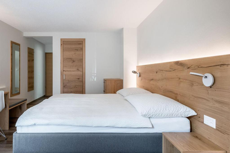 Bedroom 5, Hotel Zur Traube, Brig