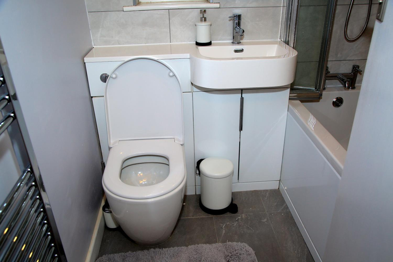 Bathroom 3, A Modern, Comfy Newly Remodeled 2bd House, London