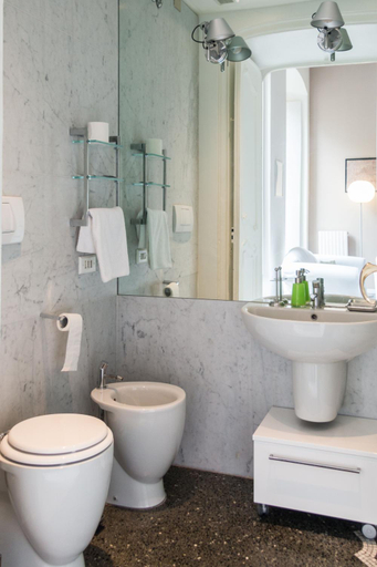 Bathroom 25