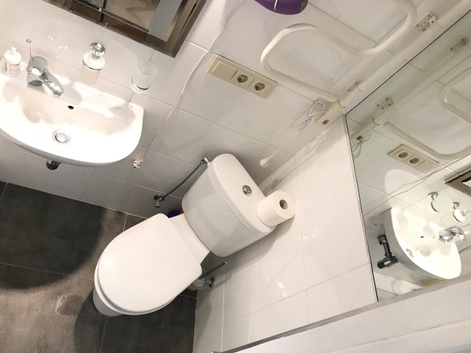 Bathroom 2, Centro apartment near Gedimas Avenue, Vilniaus