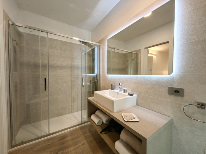 Bathroom 4, Galleria Roma Art Guesthouse, Oristano