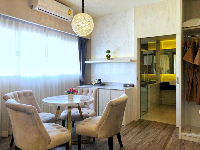 Dining Room 8
