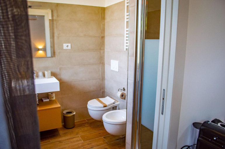 Others 4, KOSMOS B&B, Messina