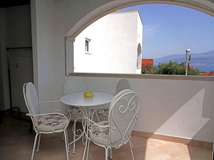 Others 3, Apartmani Marjana, Supetar