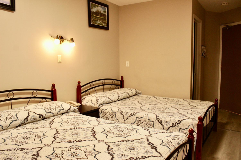 Bedroom 2, Hotel Victor, Montréal