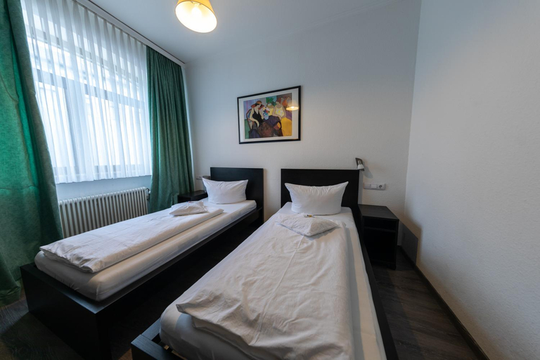Others 4, Hotel Central, Märkischer Kreis