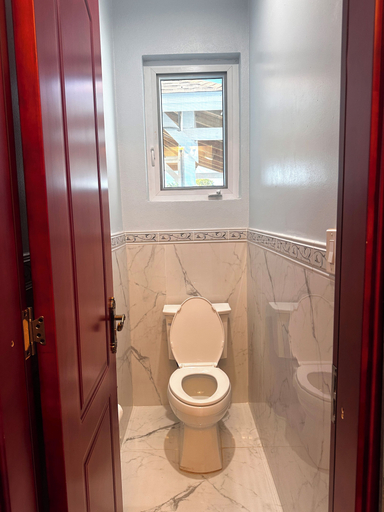 Bathroom 4, Glory of Eden