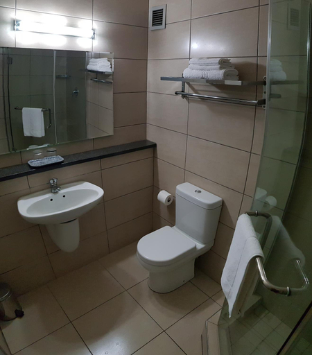 Bathroom 3, African Sky Ermelo Inn, Gert Sibande