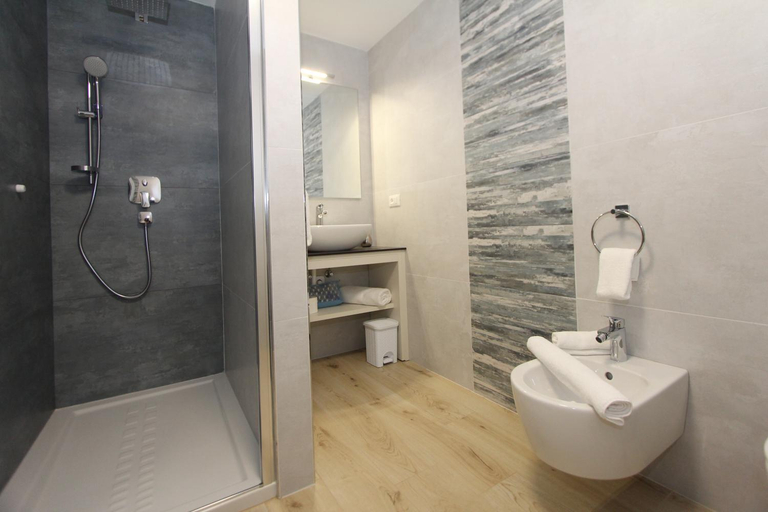 Others 4, AFFITTACAMERE B&B MERCEDES, Trento