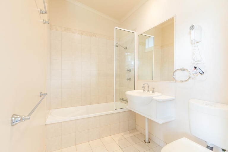Bathroom 3, NRMA Eastern Beach Holiday Park, E. Gippsland - Bairnsdale