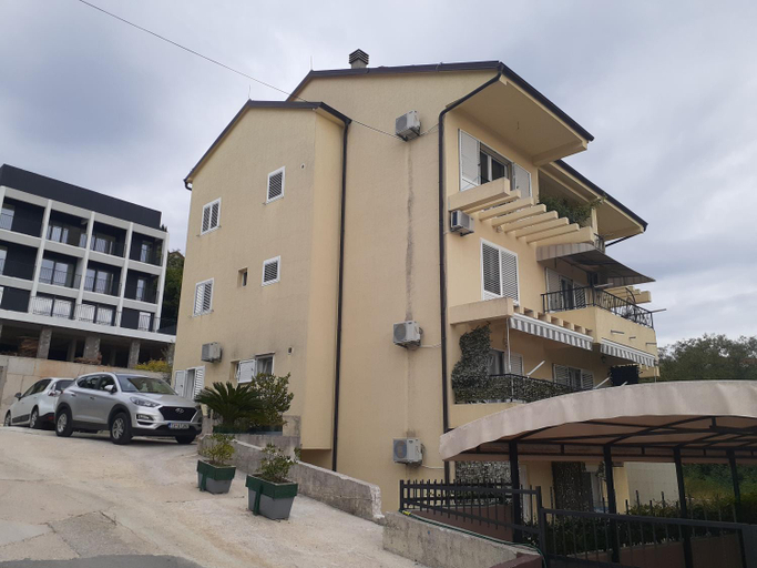 Others 2, Apartmani Irena