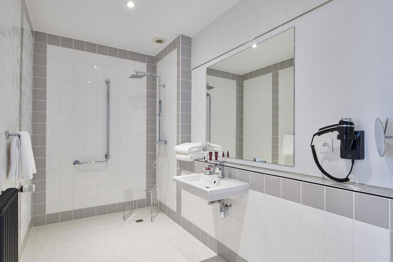 Bathroom 5, Hotel & Spa Vacances Bleues Le Splendid, Landes