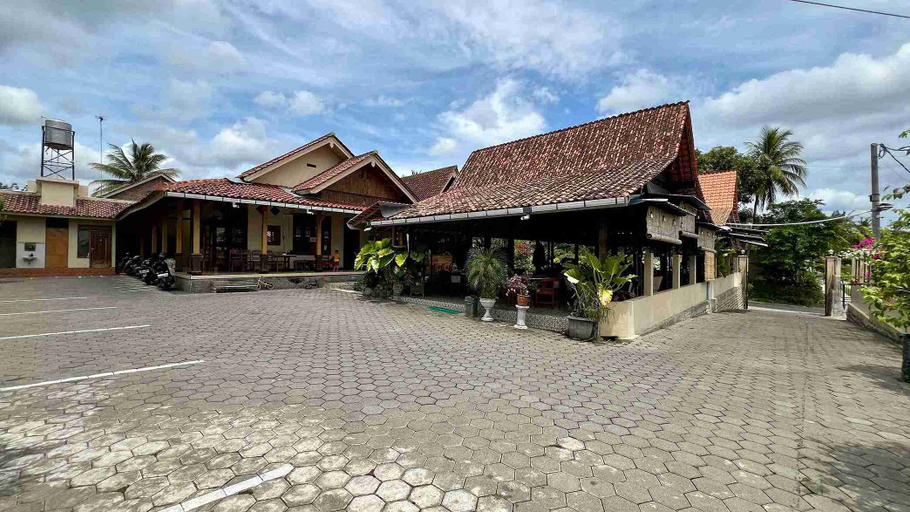 Exterior & Views 2, OKU Guest House & Cafe, Banyuwangi