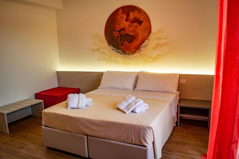 Others 5, KOSMOS B&B, Messina