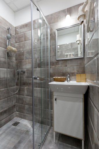 Bathroom 3, Budapest Holidays Fashion, Budapesti
