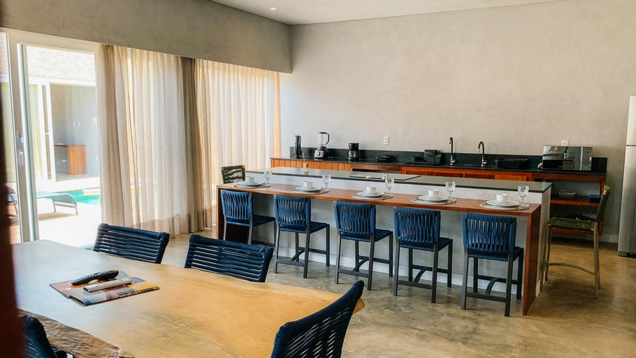Dining Room 10