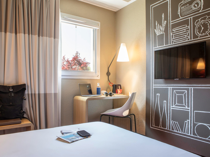 Bedroom 3, ibis Massy, Essonne