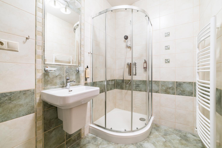 Bathroom 3, Salas Syrex, Žilina