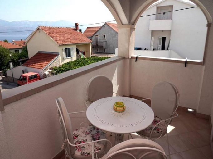 Others 2, Apartmani Marjana, Supetar