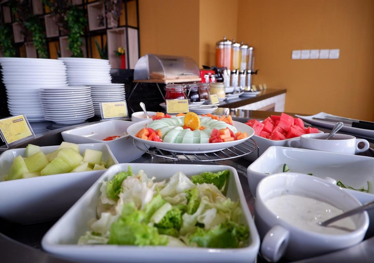 Food & Drinks 11
