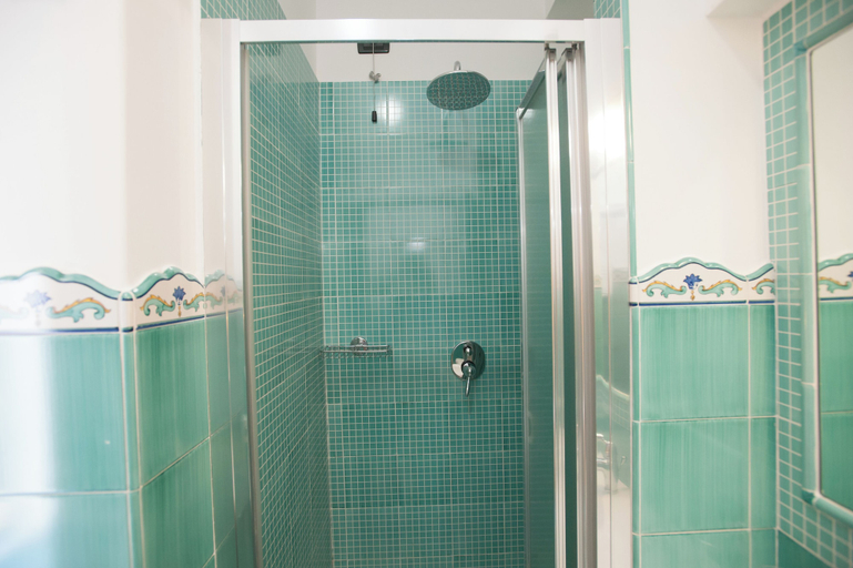 Bathroom 5, Hotel Villa Sirena-Thermae & SPA, Napoli