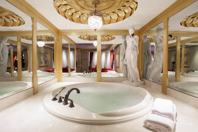 Bathroom 4, Fantasyland Hotel, Division No. 11