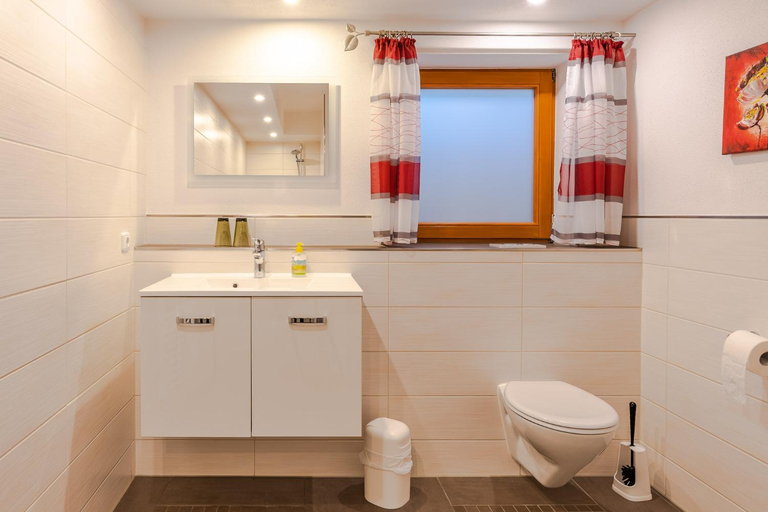 Bathroom 1, Alpenliebe, Oberallgäu