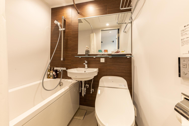 Bathroom 13