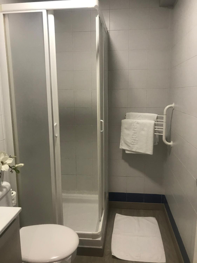 Bathroom 3, Hotel Kanala, Guipúzcoa