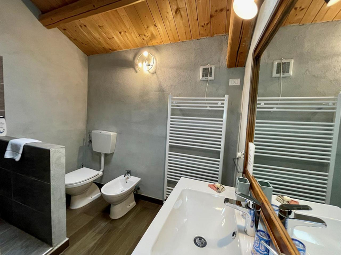 Bathroom 3, Cascina Vicentini, Alessandria