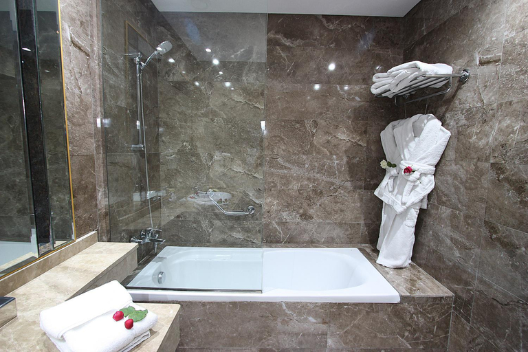 Bathroom 5, Royal Mirage Deluxe, Marrakech