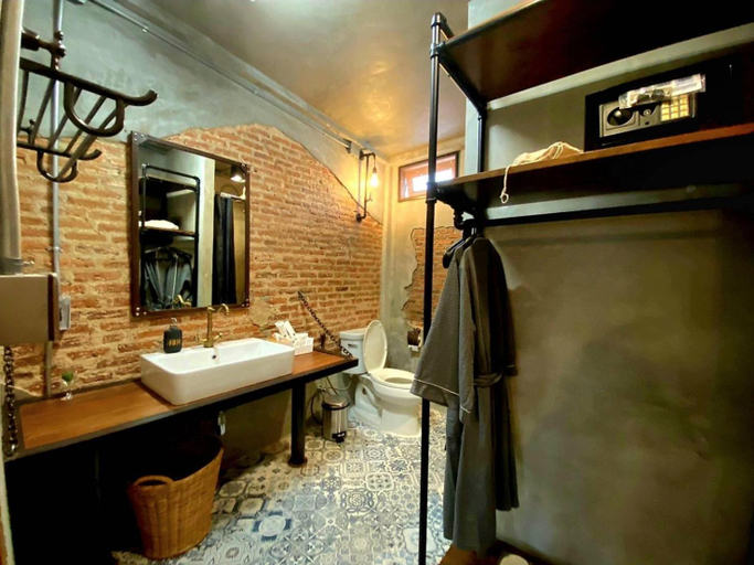Bedroom 4, House Of Machine Boutique Hotel, Phra Nakhon