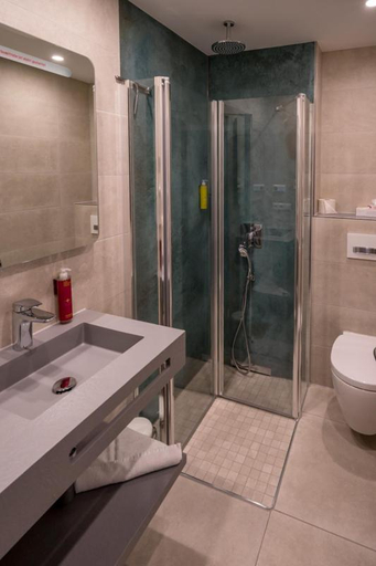 Bathroom 3, Beachhotel Cuxhaven, Cuxhaven