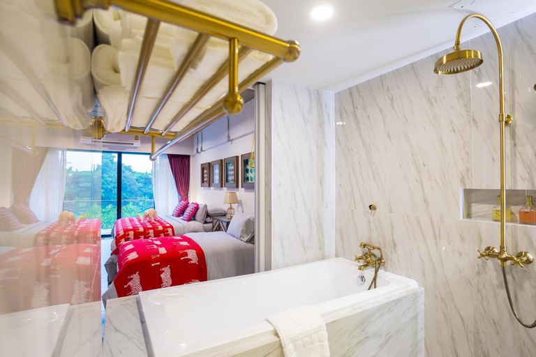 Bathroom 9