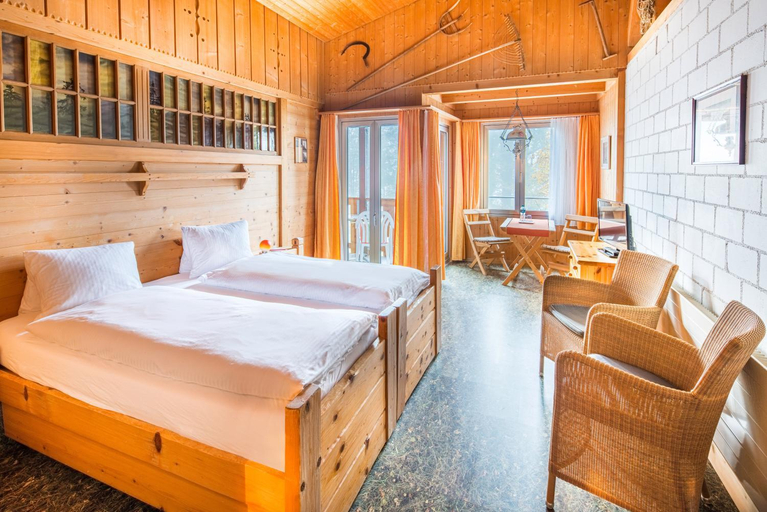Bedroom 3, Hotel Lindenhof, Interlaken