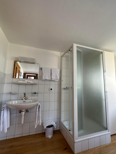 Bathroom 2, Hotel Ristorante Lagrev, Maloja