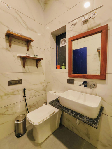 Bathroom 3, The Lanswood Estate, Garhwal