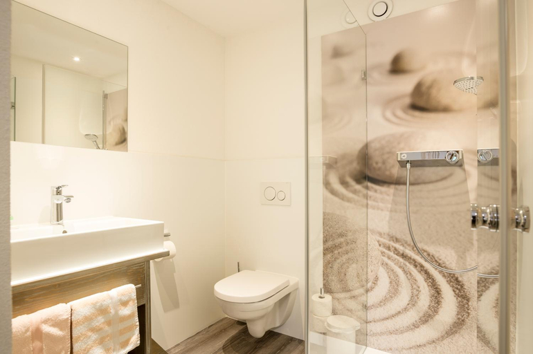 Bathroom 2, Gastehaus Tannegg, Bregenz