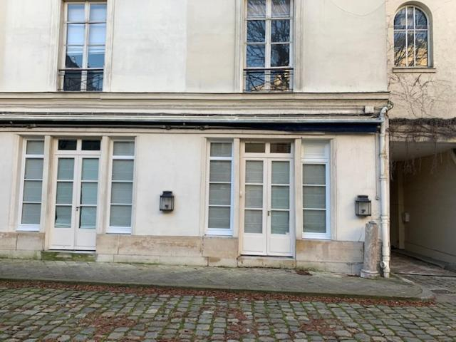 Others 3, Luxe Parisien - Petit Varenne, Paris