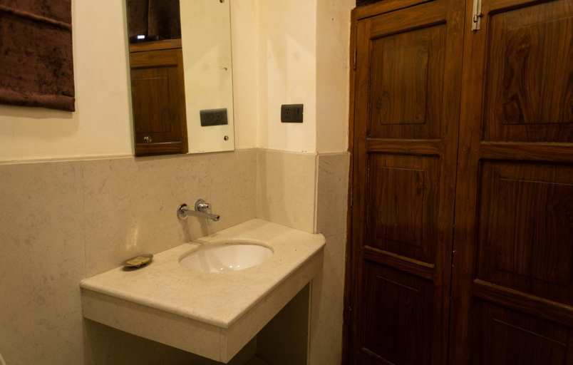 Bathroom 4, Hotel Green Castle (Heritage Hotel), Delhi